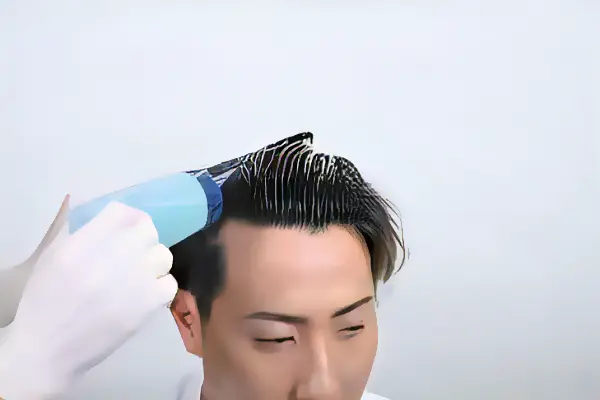 1. GコンクとGミキサーを2:8で混合した液を塗布し、毛髪の損傷に応じて時間を調整して加温します。