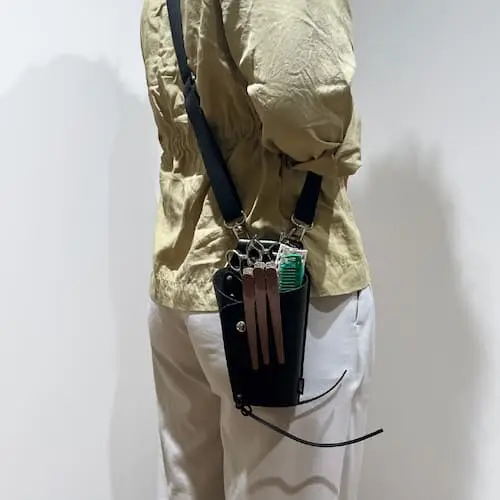 アイビル シザーケース クレSE : 洗練されたスリムシルエット