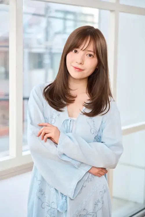 施術例 : for STRAIGHT〈しっとりなめらかストレート〉
「ハイダメージ毛でも質感を柔らかくしなやかにすることができるので、ツヤ、手触りの良さをしっかり感じることができる仕上がりに。」stylist：tomoさん［apish GINZA］