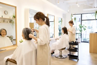 大人世代では、物価高で買い控え・節約の時代でも高単価の人気美容室